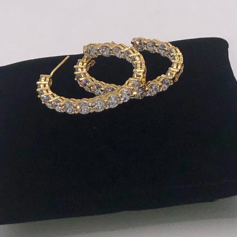 4.5ct Inside-Out Hoops - Picture 5 of 11